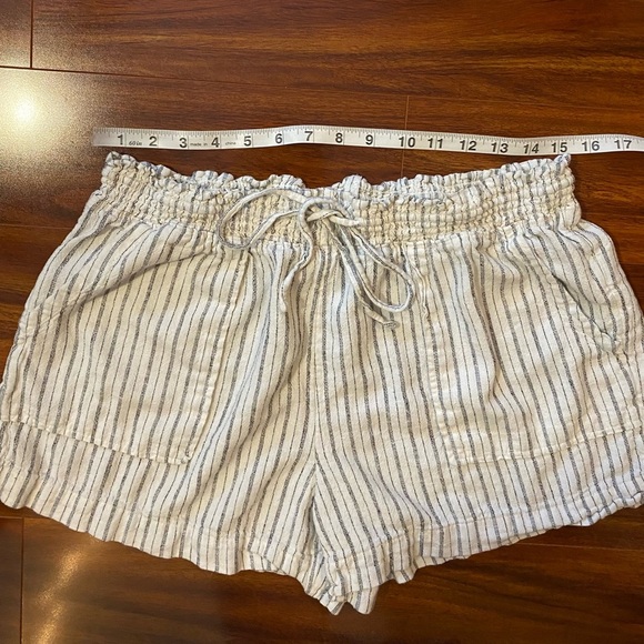 Time and Tru Linen blend High Waist Striped Shorts - Cream and Gray size Large - Picture 5 of 8